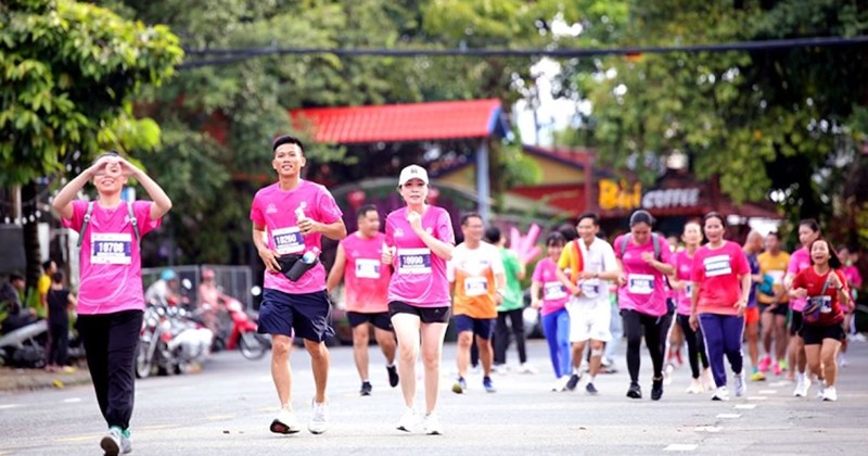 Marathon Đất Sen Hồng 2026 thu hút 15.000 người tham gia