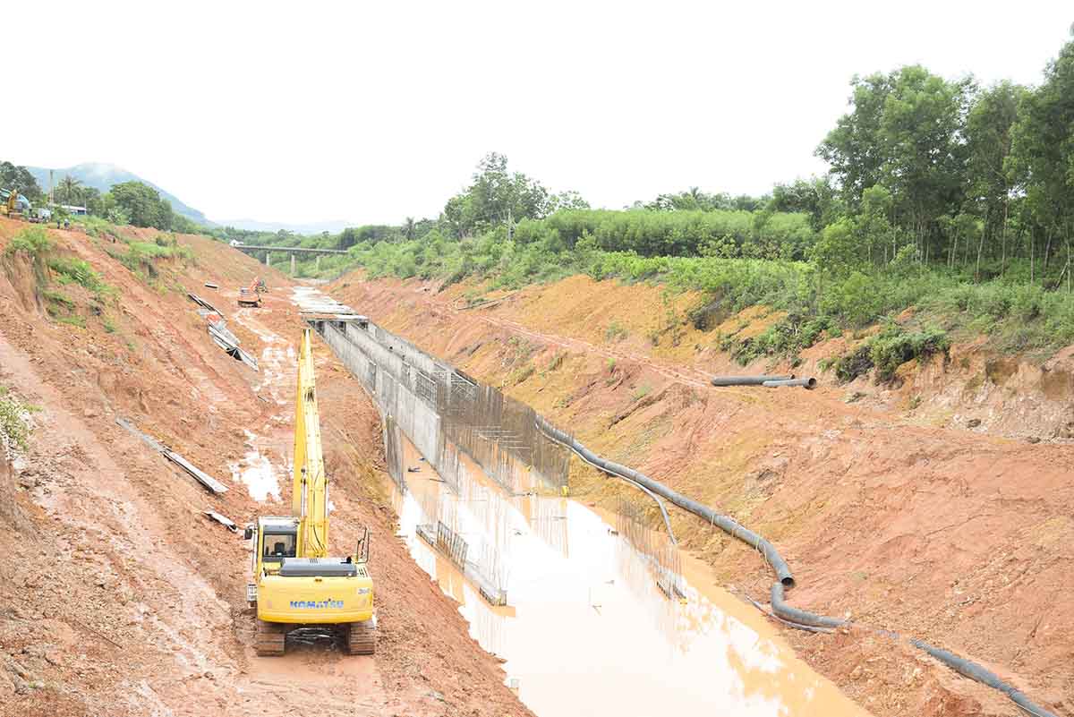 The Chau Binh drainage canal item of the Ban Mong Reservoir project is under construction. Photo: Phuong Thuy