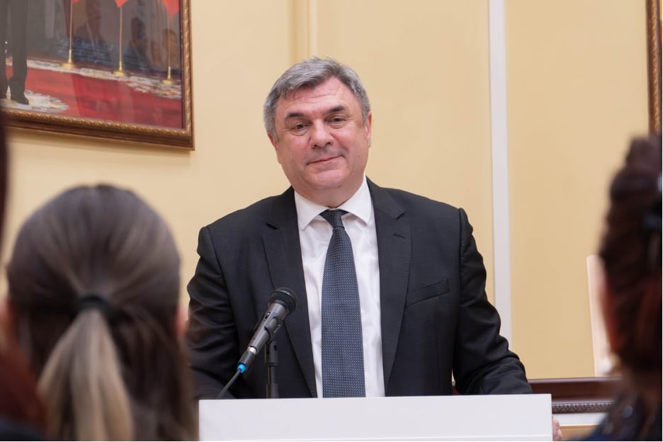 Phó Chủ tịch Uỷ ban Đối ngoại St. Petersburg Vyacheslav Kalganov phát biểu tại buổi lễ.