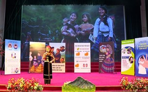 Lào Cai vận động ông mai, bà mối ký cam kết nói không với tảo hôn