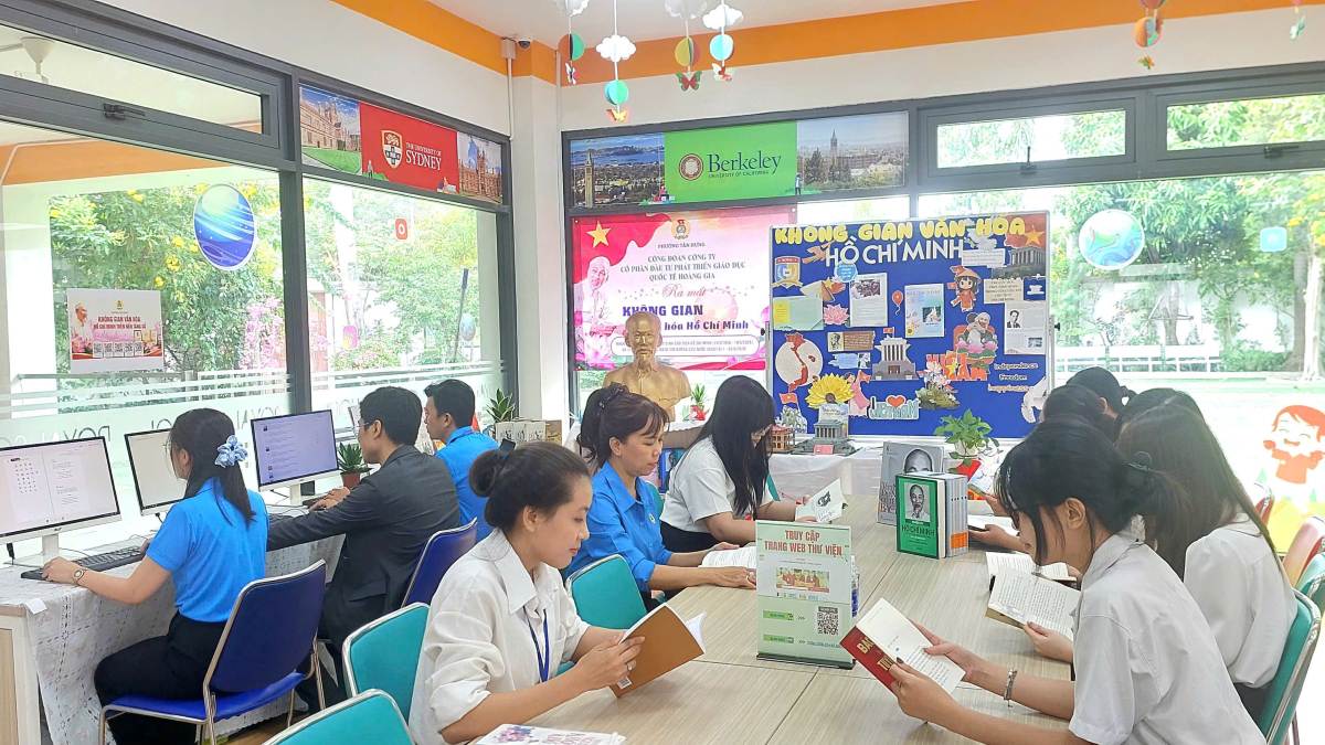 Ra mắt không gian văn hóa Hồ Chí Minh tại doanh nghiệp. Ảnh: Minh Tâm