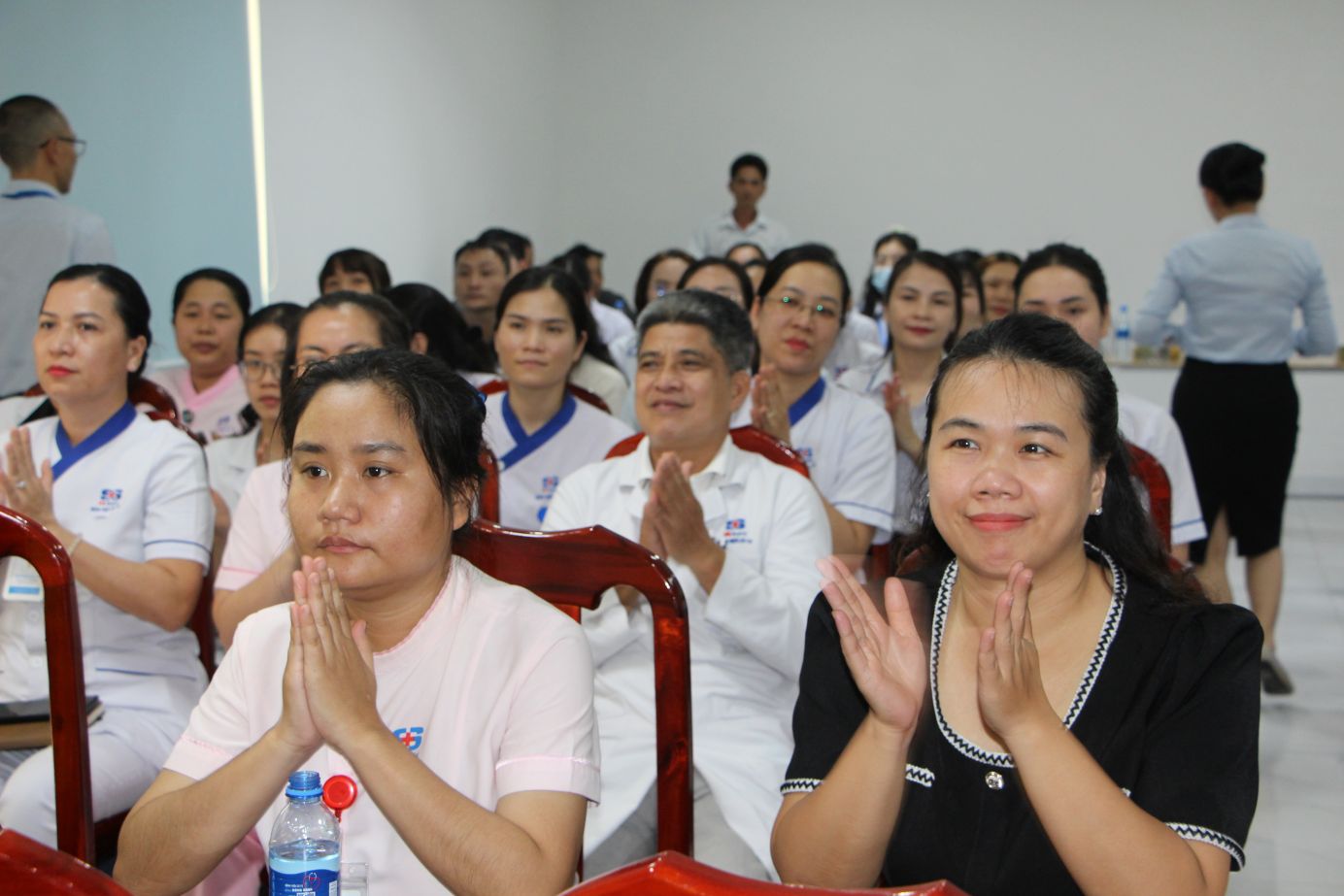 289 y bác sĩ, nhân viên y tế Bệnh viện 22-12 được kết nạp là đoàn viên Công đoàn. Ảnh: Phương Linh