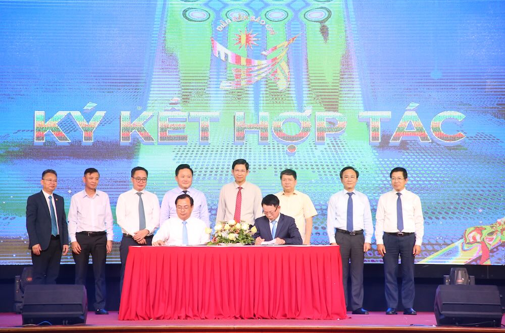 Lễ ký kết biên bản ghi nhớ phối hợp truyền thông. Ảnh: Nguyễn Luân