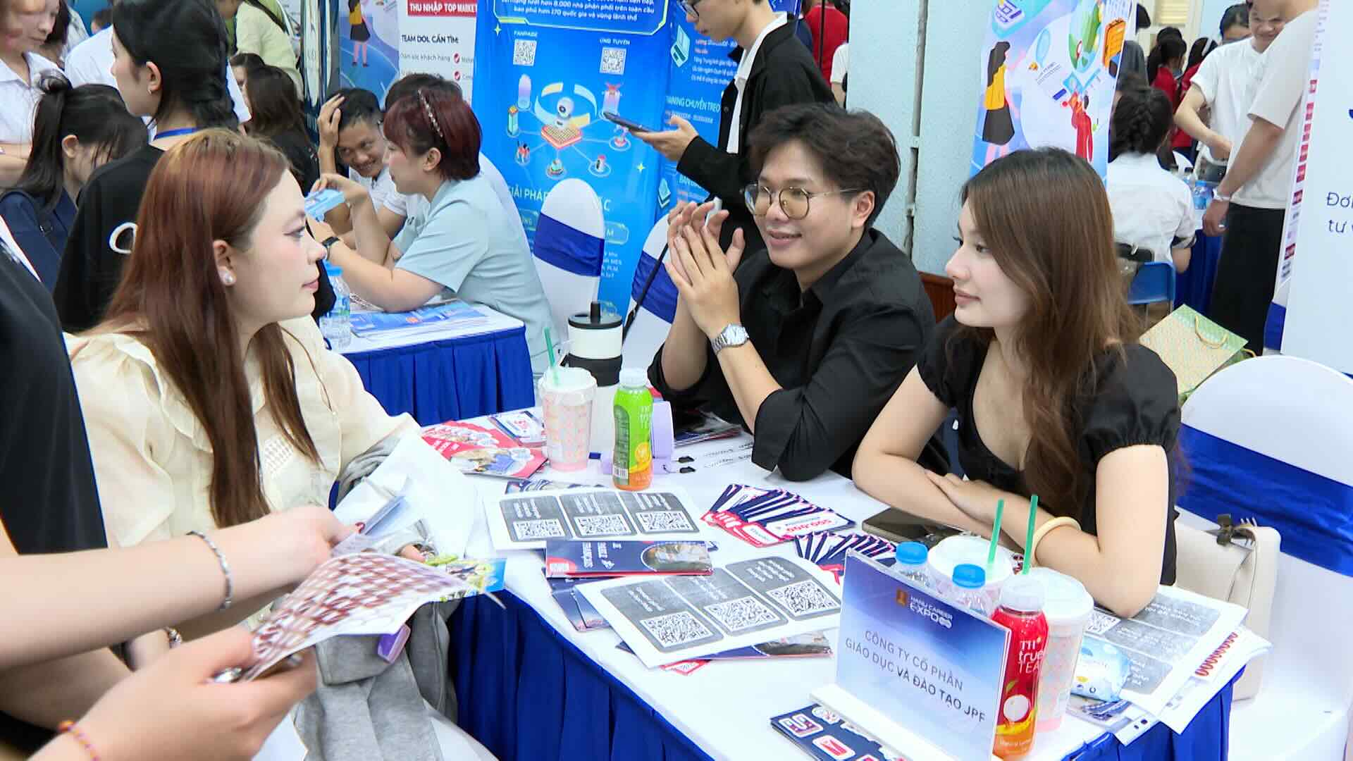Explaining the attractiveness of the tourism and service industry to young people