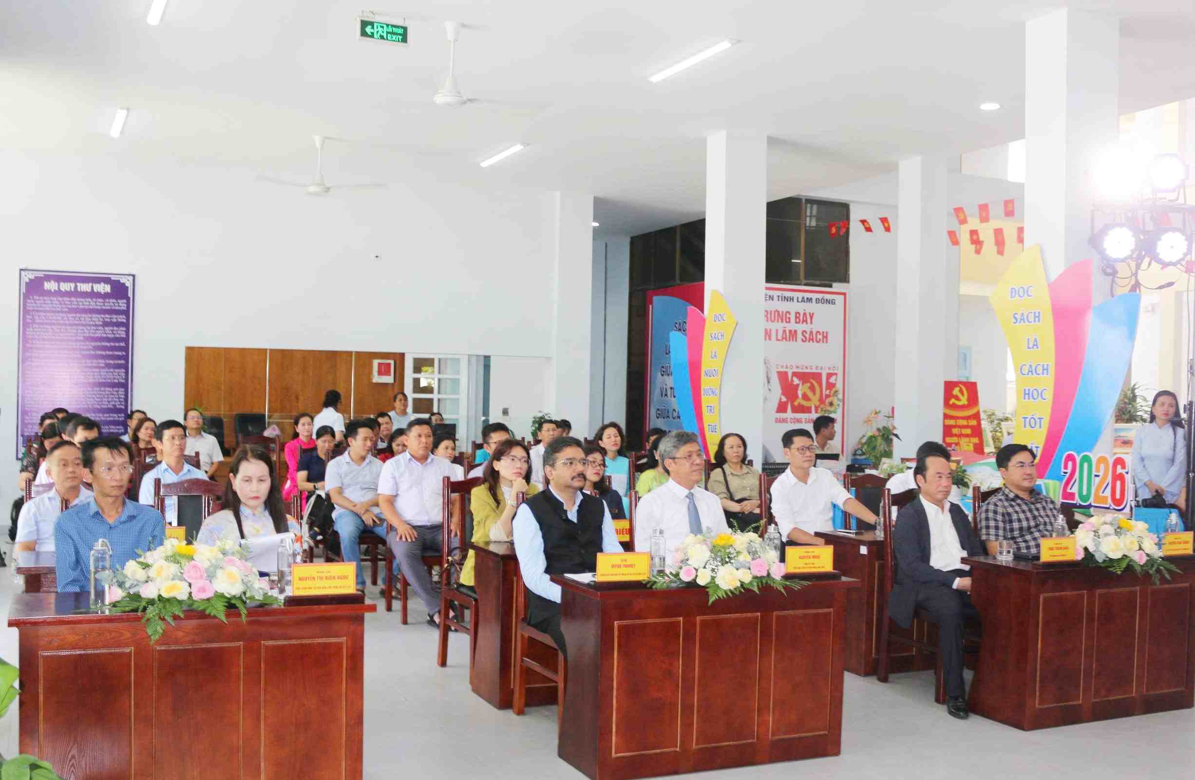 Các đại biểu dự lế khánh thành không gian văn hóa Việt Nam và Ấn Độ. Ảnh: Nguyễn Giang 