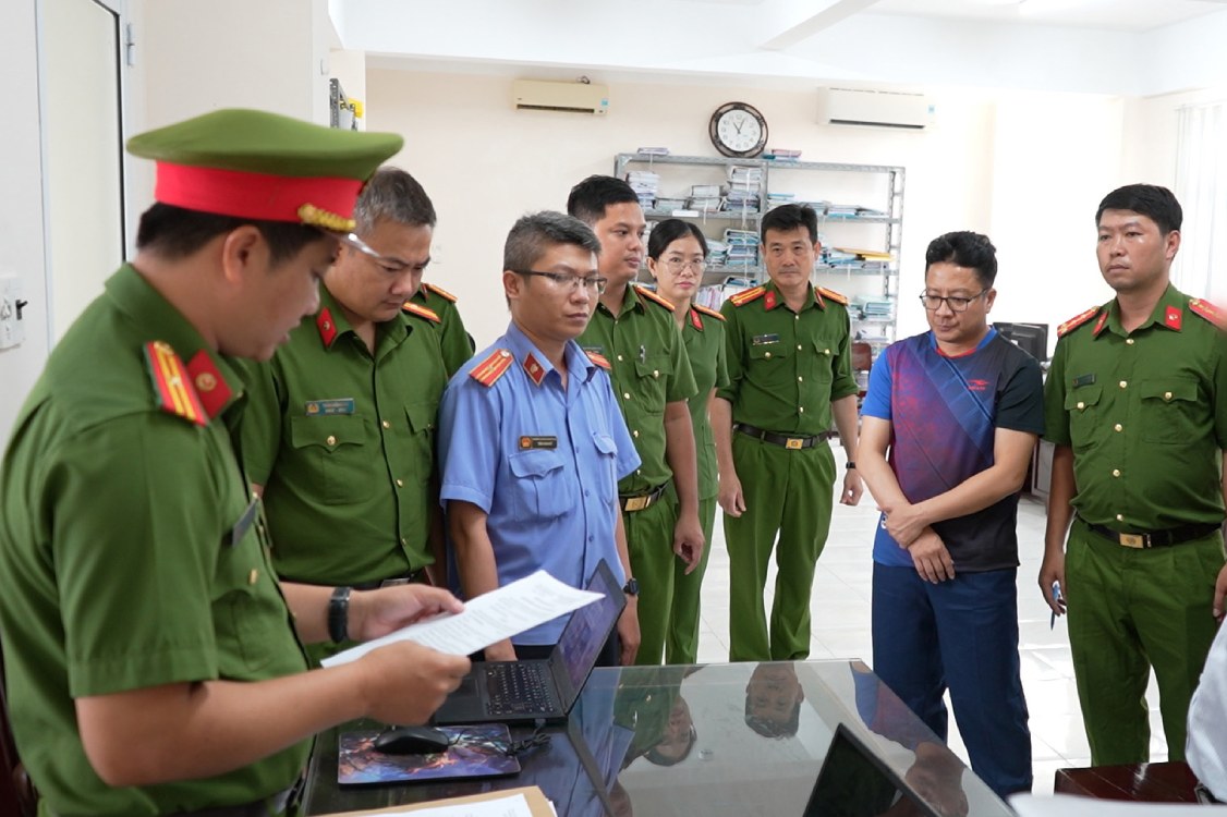 Bắt cán bộ Thuế ở Cần Thơ đang nhận hối lộ 100 triệu đồng