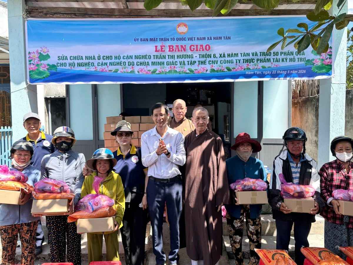 On the occasion of Vesak, Minh Giac Pagoda coordinates with businesses to hand over houses of gratitude to households in difficult circumstances. Photo: Minh Giac Pagoda