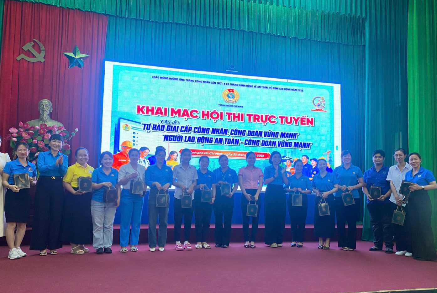 Tại điểm thi khu vực Bình Dương có 20 thí sinh được trao thưởng. Ảnh: Công đoàn cung cấp