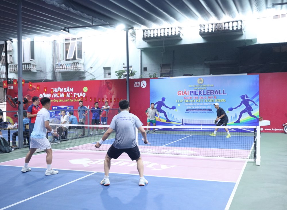 Các vận động viên tranh tài tại “Giải Pickleball khối thi đua số 8 – Cúp Đoàn kết năm 2026”. Ảnh: Chu Anh