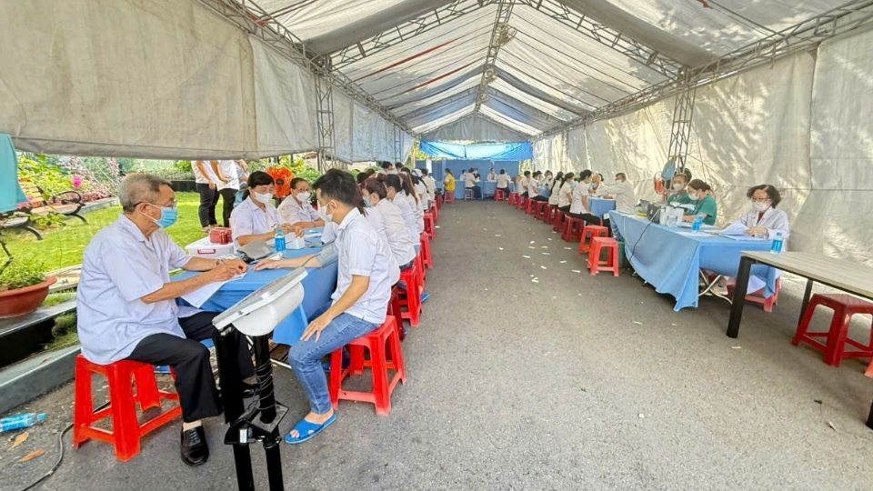 More than 1,500 workers of Vinh Tien Garment Joint Stock Company were given periodic health check-ups in 2 days, May 21st and 22nd. Photo: Hoang Loc