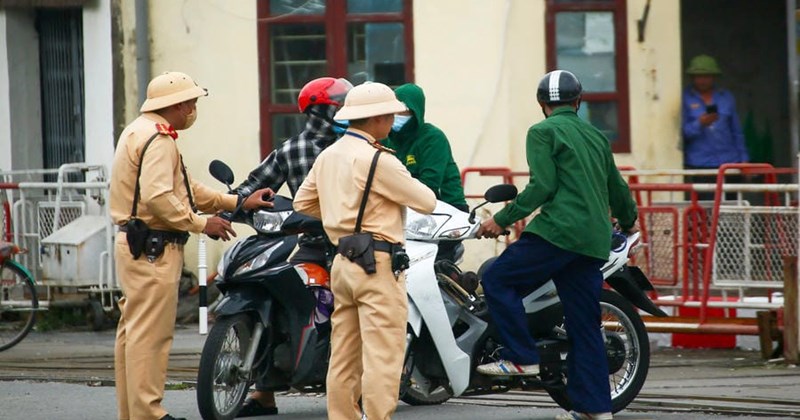 Tăng phạt, tăng kiểm tra giúp giảm vi phạm an toàn đường sắt