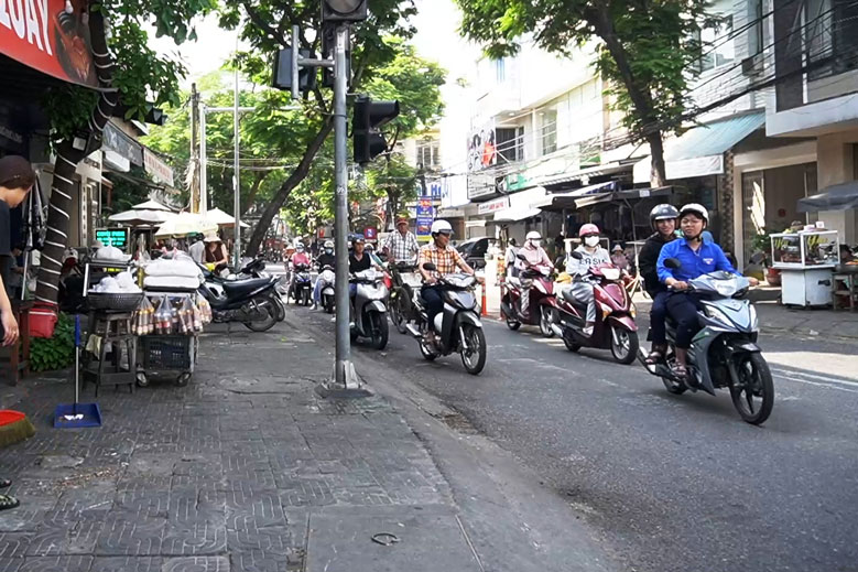 Da Nang residents propose solutions to reduce congestion on streets