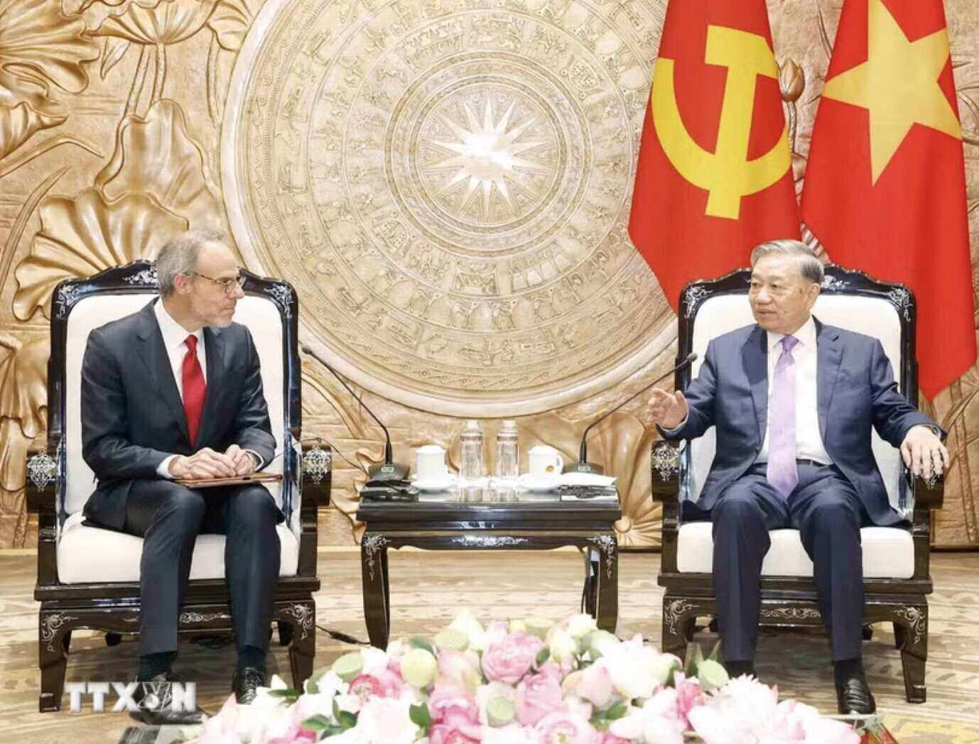 General Secretary and President To Lam receives Mr. David Zapolsky, Senior Vice President, Legal and Global Relations Director of Amazon Group. Photo: VNA