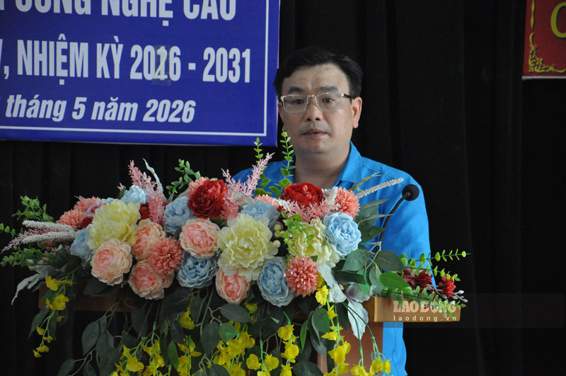Chủ tịch Công đoàn xã Bảo Thắng Nguyễn Thanh Bình phát biểu tại buổi lễ. Ảnh: Đinh Đại