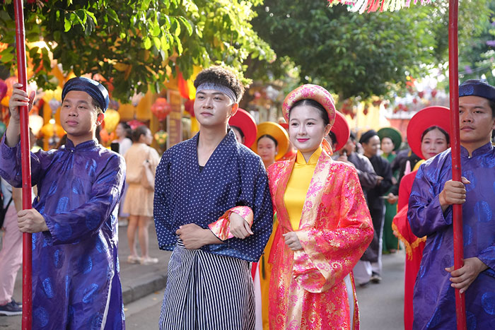 Tái hiện “Đám rước Công nữ Ngọc Hoa và thương nhân Araki Sotaro”. Ảnh: Sơn Ka