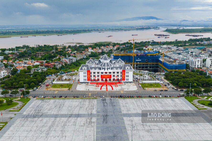 Panoramic view of Hung Vuong square in Viet Tri ward. Photo: Tung Vy