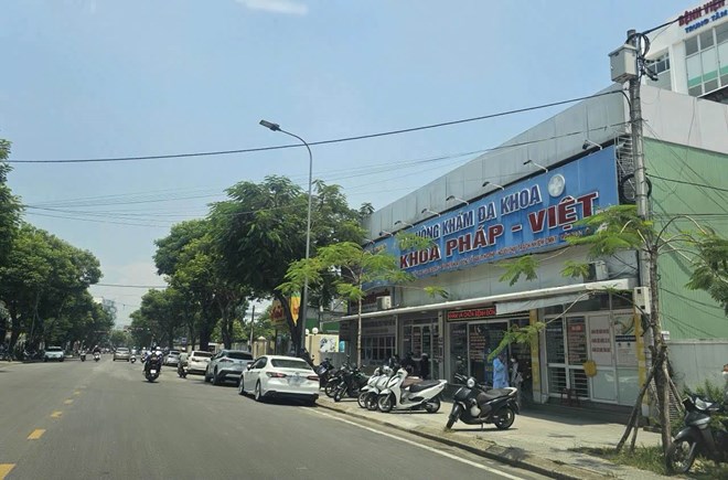 Phòng khám đa khoa Y khoa Pháp Việt ở đường Nguyễn Huệ. Ảnh: Quảng An