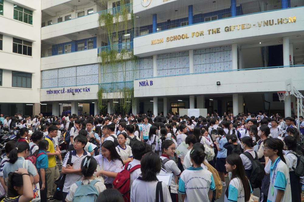 Năm nay, Trường Phổ thông Năng khiếu ghi nhận 4.707 thí sinh đăng ký dự thi. Ảnh: Ngọc Ánh