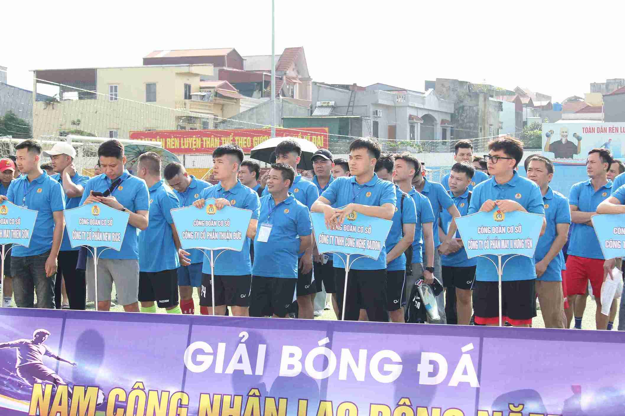 The tournament attracted 20 teams from grassroots trade unions and businesses in the province. Photo: Mai Huong