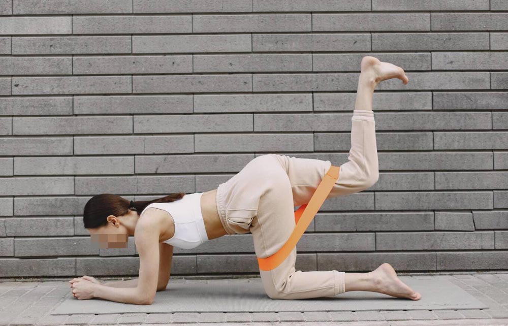 Maintaining an exercise habit with simple exercises helps improve thigh muscles. Photo: Thuy Duong