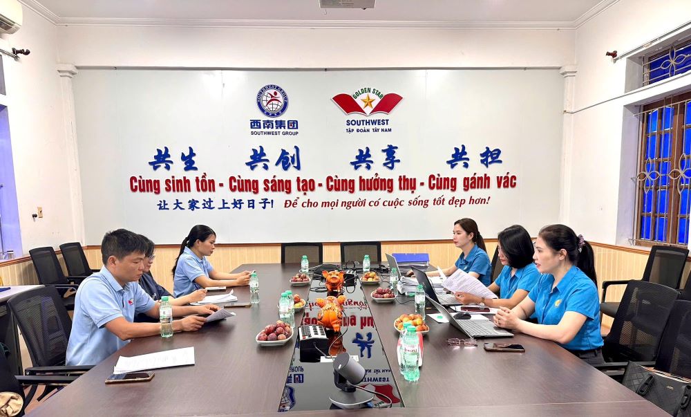 The Provincial Labor Federation inspects the implementation of the Vietnam Trade Union Charter and financial management at the Trade Union of Golden Star Animal Feed Co., Ltd. Photo: Nghe An Trade Union