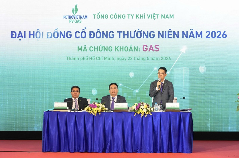 Hình 1: Tổng Giám đốc PV GAS Phạm Văn Phong báo cáo tại Đại hội