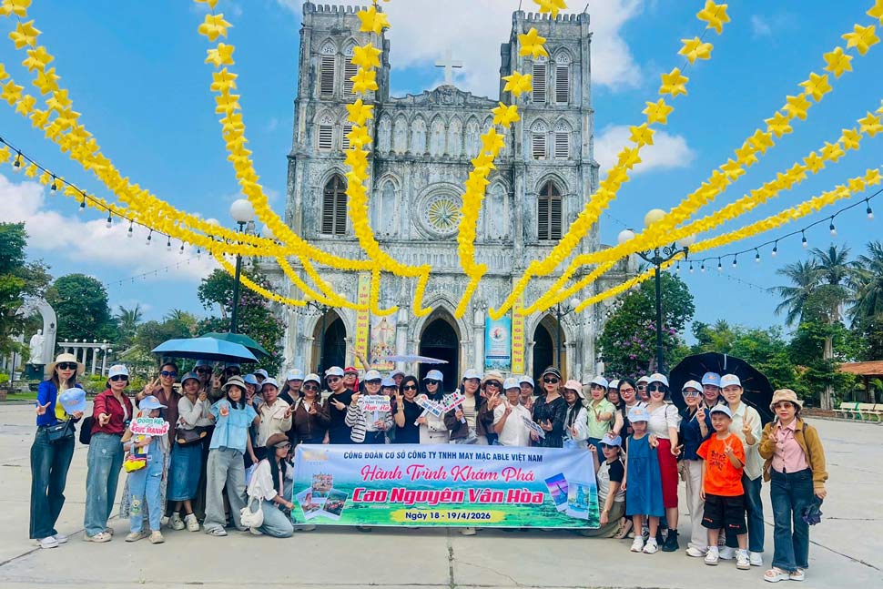 CĐCS Công ty TNHH May mặc ABLE Việt Nam tổ chức các hoạt động tham quan, du lịch cho NLĐ tại doanh nghiệp. Ảnh: Tú Oanh