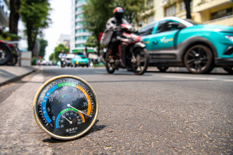 Intense heat covers the South. Photo: Thai Bao