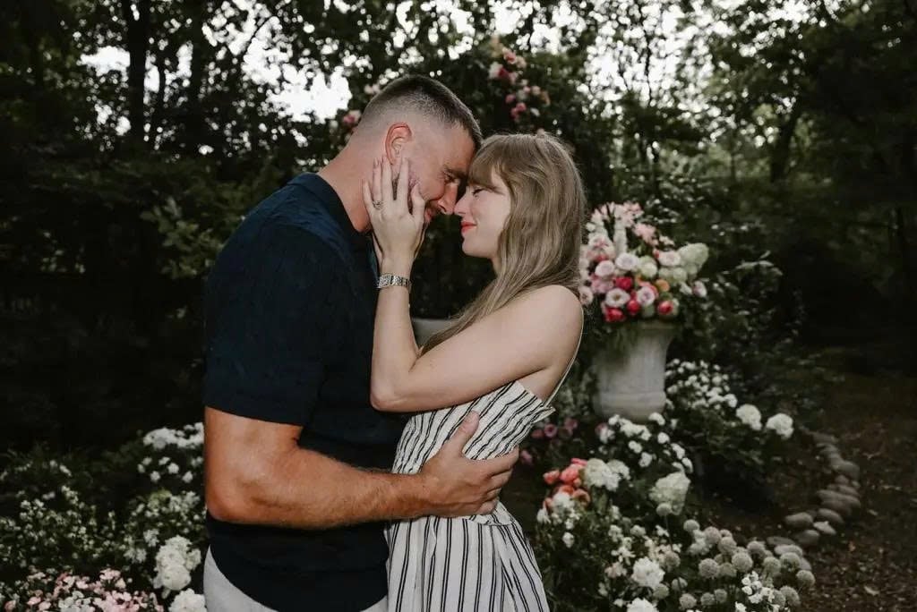Travis Kelce cầu hôn Taylor Swift. Ảnh: Instagram