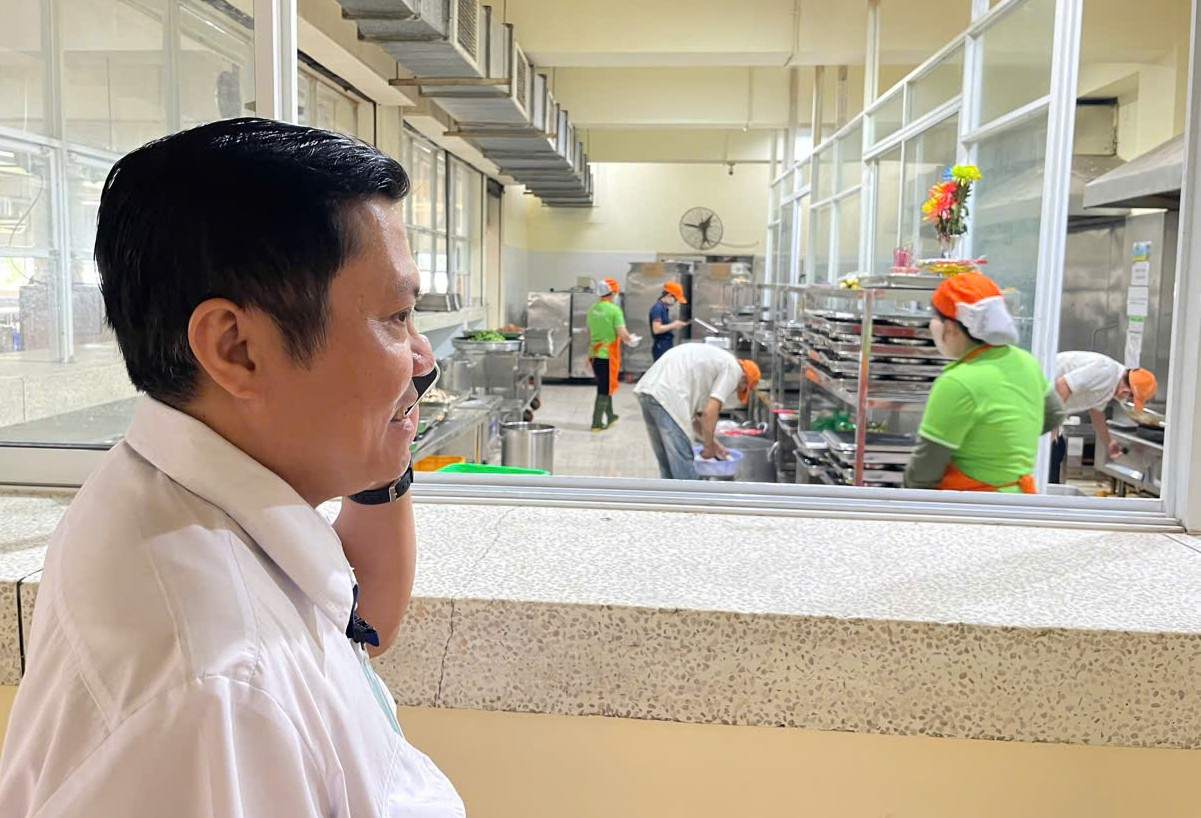 Bếp ăn được tổ chức ở không gian mở. Ảnh: Đình Trọng