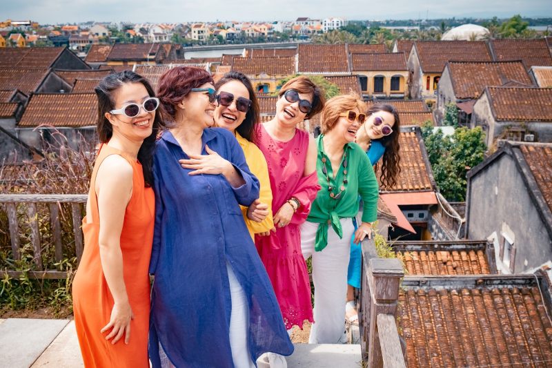 People's Artist Le Khanh, People's Artist Ngoc Huyen, Tu Oanh, Khanh Huyen... are a close group of friends. Photo: NVCC