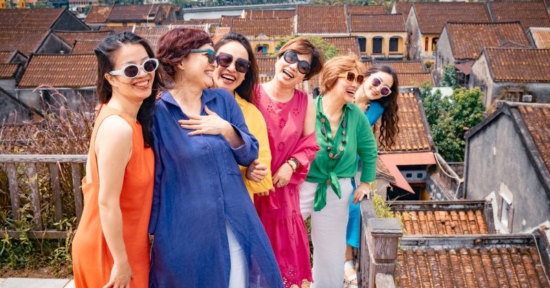 Nghệ sĩ Nhân dân Lê Khanh, Ngọc Huyền và dàn mỹ nhân showbiz
