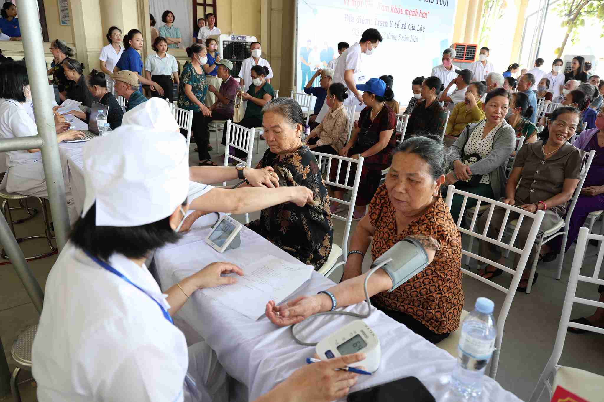 Chương trình khám sức khỏe định kỳ góp phần nâng cao chất lượng chăm sóc người cao tuổi tại xã Gia Lộc. Ảnh: Xã Gia Lộc