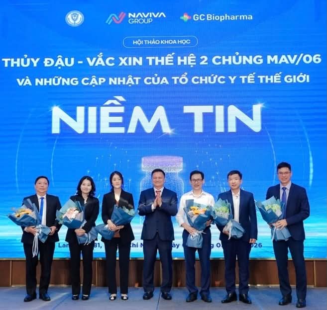 Đại diện NAVIVA Group cùng các Báo cáo viên là các chuyên gia trong lĩnh vực dự phòng Ảnh: Naviva Group