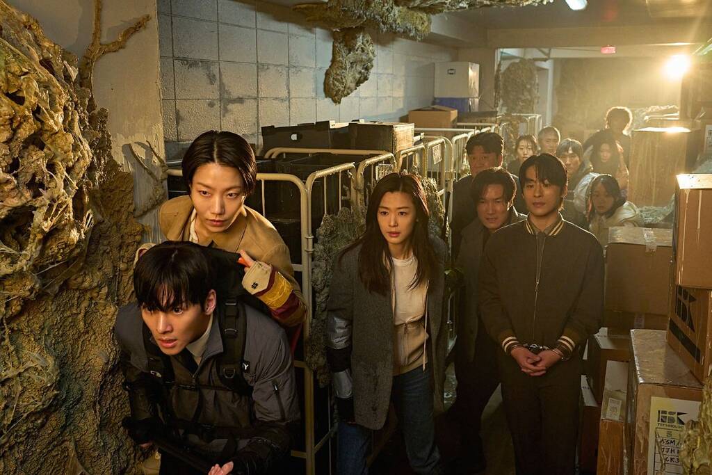 “Colony” quy tụ dàn sao đình đám. Ảnh: Nhà sản xuất