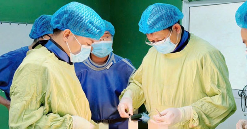 Giải cứu bé trai bị thương trong vụ tai nạn xe tải ở Gia Lai