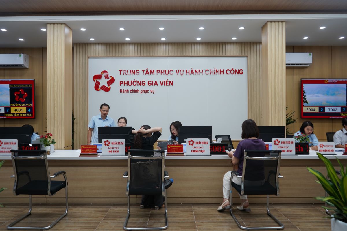 Vice Chairman of Hai Phong City People's Committee Vu Tien Phung agreed on the plan to increase 56 professional departments under the commune-level People's Committee. Photo: Hoang Khoi