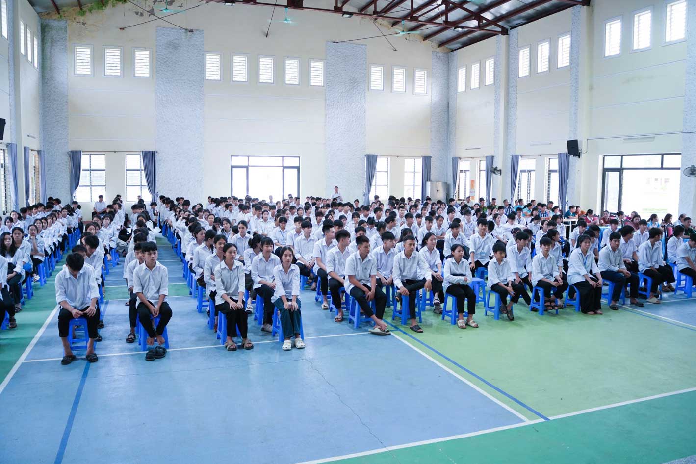 Hơn 500 học sinh tham gia lễ ra mắt mô hình “Trường học không ma túy - Chắp cánh tương lai” tại xã Bản Lầu.
