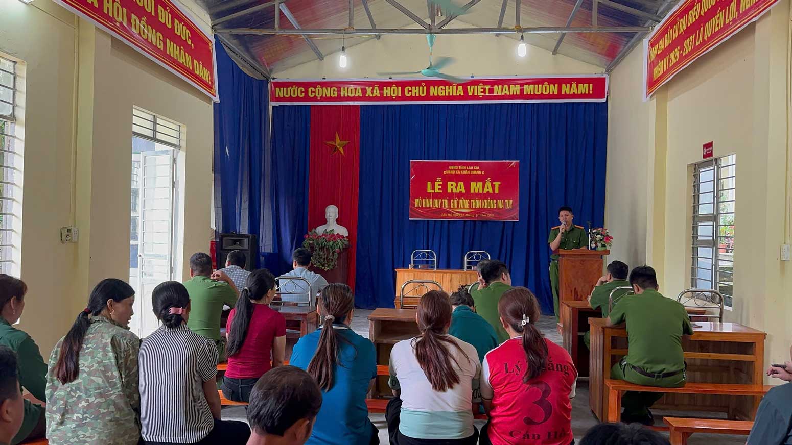 Lễ ra mắt mô hình “Thôn không ma túy” tại thôn Cán Hồ, xã Xuân Quang. Ảnh: Công an Lào Cai