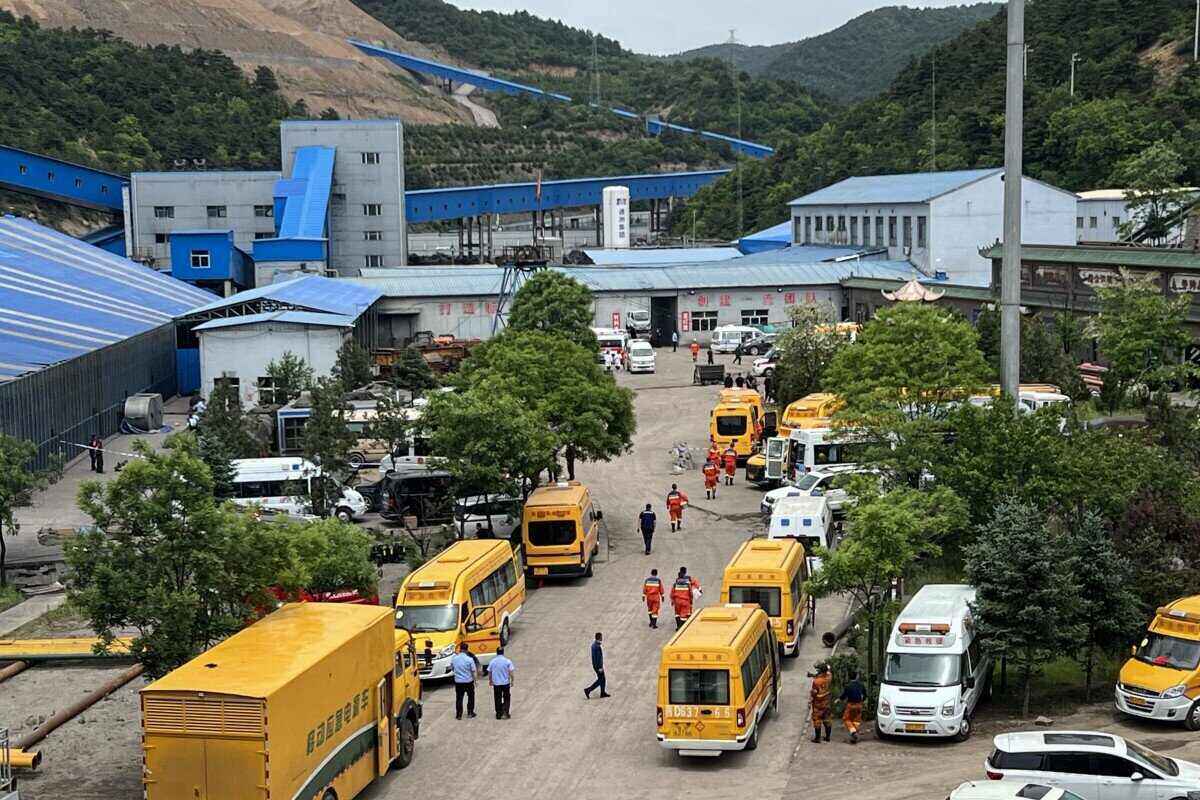 Rescue forces participate in rescue at the scene of the coal mine explosion in China. Photo: AFP