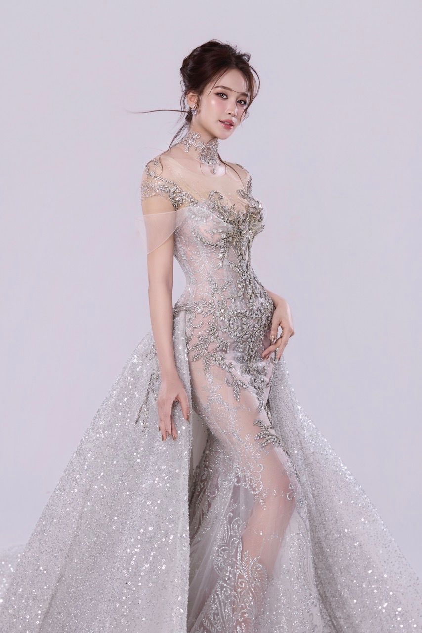 Võ Cao Kỳ Duyên sinh năm 2005 tại Hải Phòng, sở hữu chiều cao 1,75m cùng số đo ba vòng 84-60-97 cm. Cô đăng quang Hoa hậu Du lịch Việt Nam Toàn cầu 2024 và từng giành thêm các giải phụ như Người đẹp biển, Người đẹp dạ hội.  