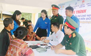 Tuổi trẻ Hà Tĩnh hỗ trợ thanh thiếu nhi vùng đồng bào Chứt