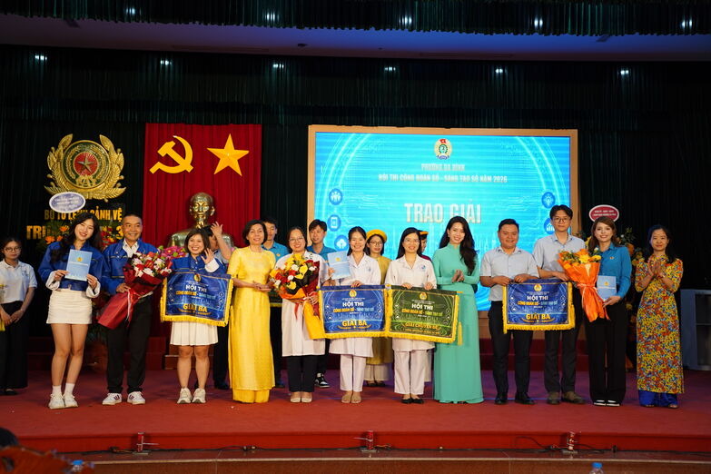 Tổng cộng có 9 giải thưởng được trao cho các đội thi. Ảnh: Phương Anh