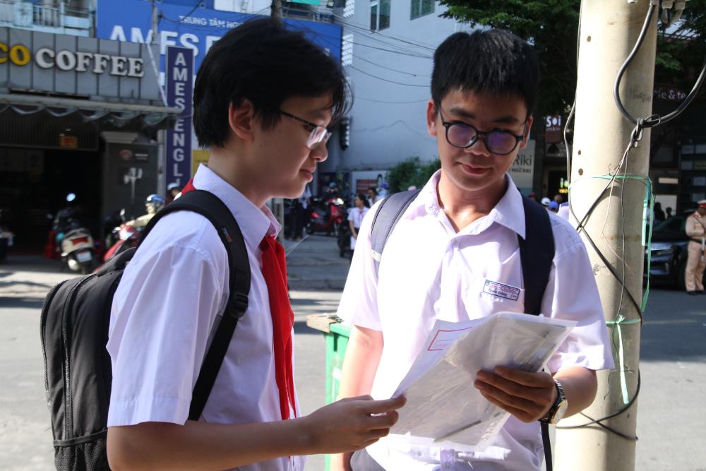 Nhiều thí sinh tự tin đạt điểm cao môn thi Tiếng Anh lớp 10 THPT tại Đà Nẵng. Ảnh: Thanh Huyền