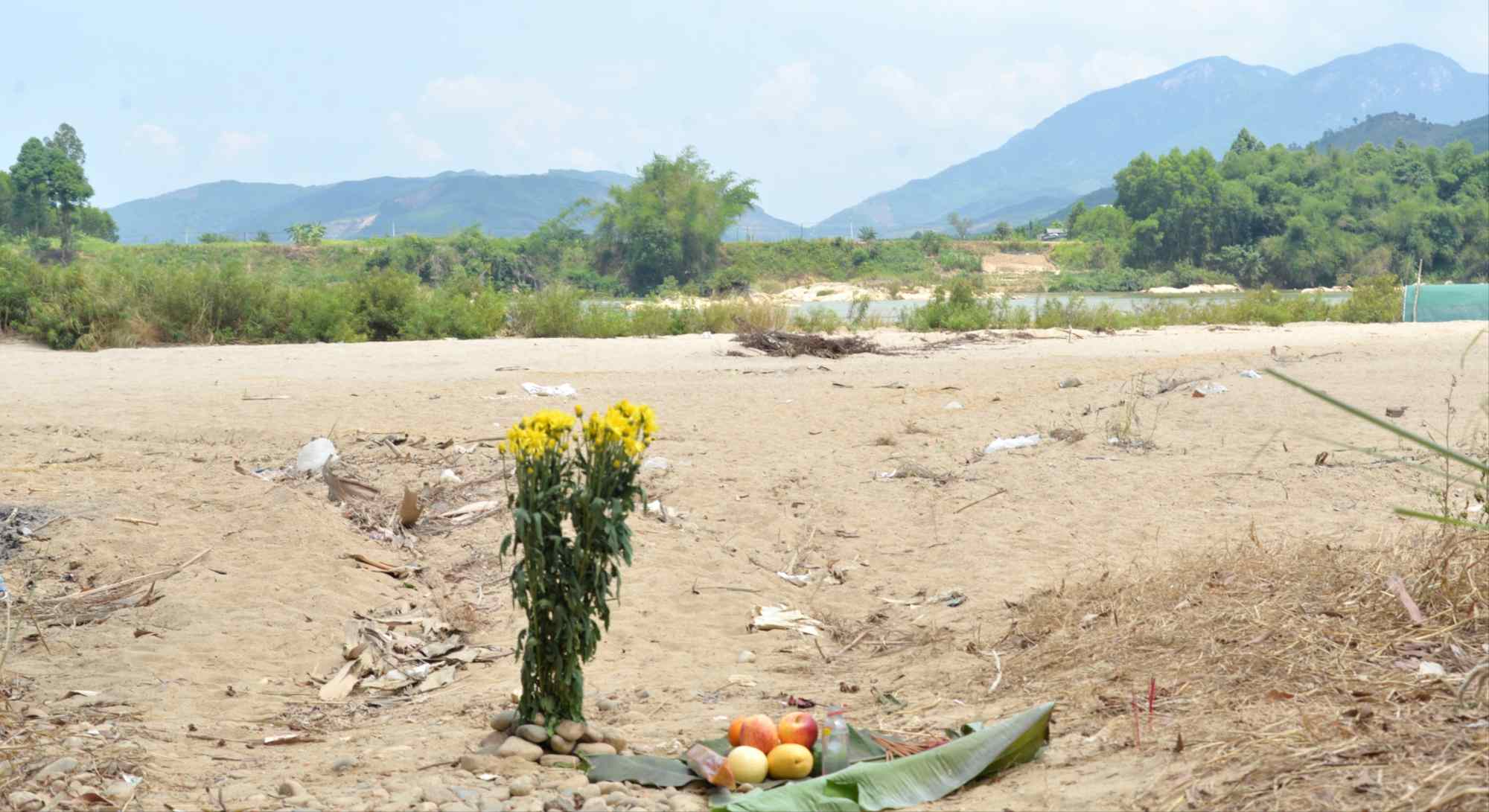 Bến sông Trà Khúc đoạn qua thôn Minh Khánh, xã Trường Giang nơi xảy ra vụ đuối nước khiến 3 trẻ tử vong.