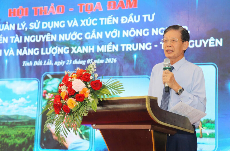 Mr. Chu Pham Ngoc Hien - Chairman of the Vietnam Water and Environment Association delivered the opening speech at the workshop.