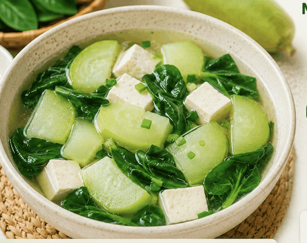 Winter melon soup cooked with tofu and Malabar spinach suitable for summer can support liver detoxification for the body. Graphic photo: Quang Minh.