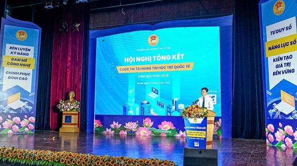 PGS. TS Nguyễn Văn Hiền, Giám đốc Sở GDĐT Hà Nội phát biểu tại Hội nghị.