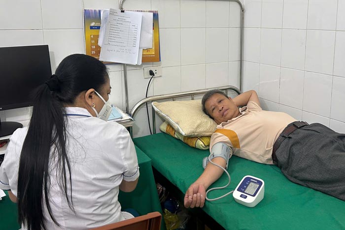 Workers of Dien Bien Water Supply Joint Stock Company undergo health check-ups. Photo: Quang Dat