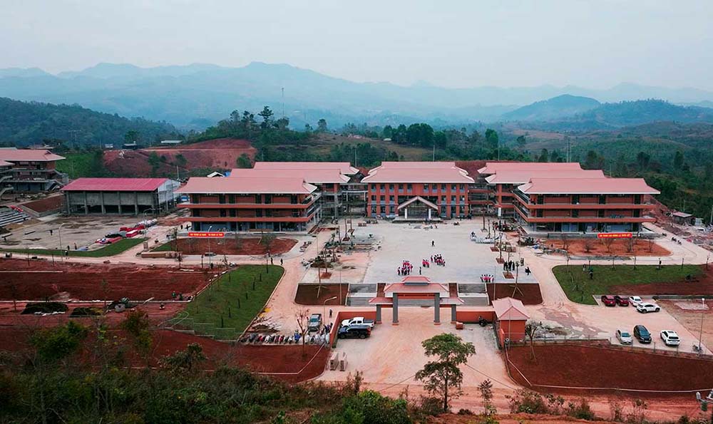 Ensuring the completion of 100 boarding general schools before August 30. In the photo, the inter-level boarding primary and secondary school in Si Pa Phin commune is built in Nam Chim 1 village, Si Pa Phin commune, Dien Bien province. Photo: VGP